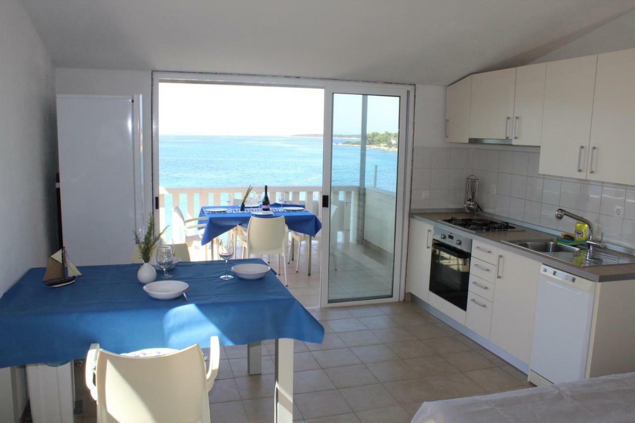 Apartments Andrea Vela Luka Buitenkant foto