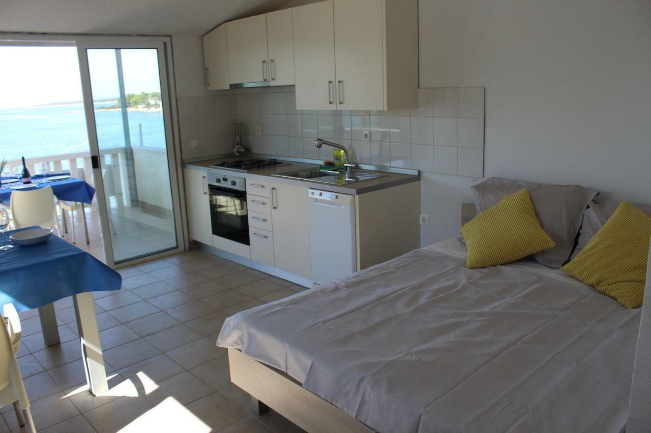 Apartments Andrea Vela Luka Buitenkant foto
